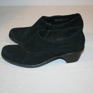 Clarks Bendables Black Suede Slip On 7 1/2 Block Heel Shoes Side Zip Womens